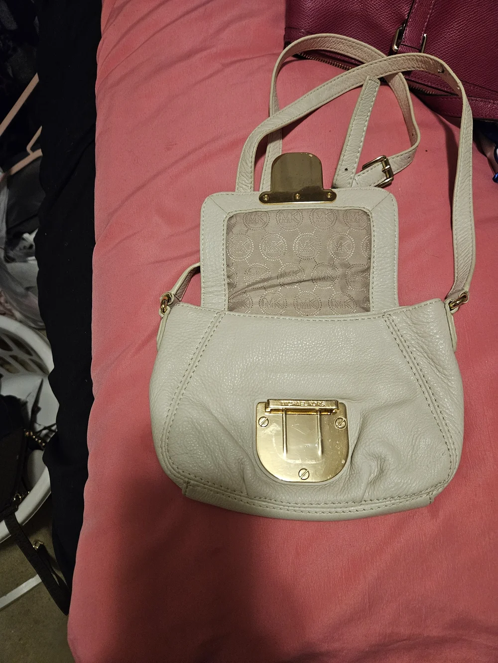 Michael Kors Ivory Leather Crossbody Bag with Gold Hardware - Picture 5 of 8